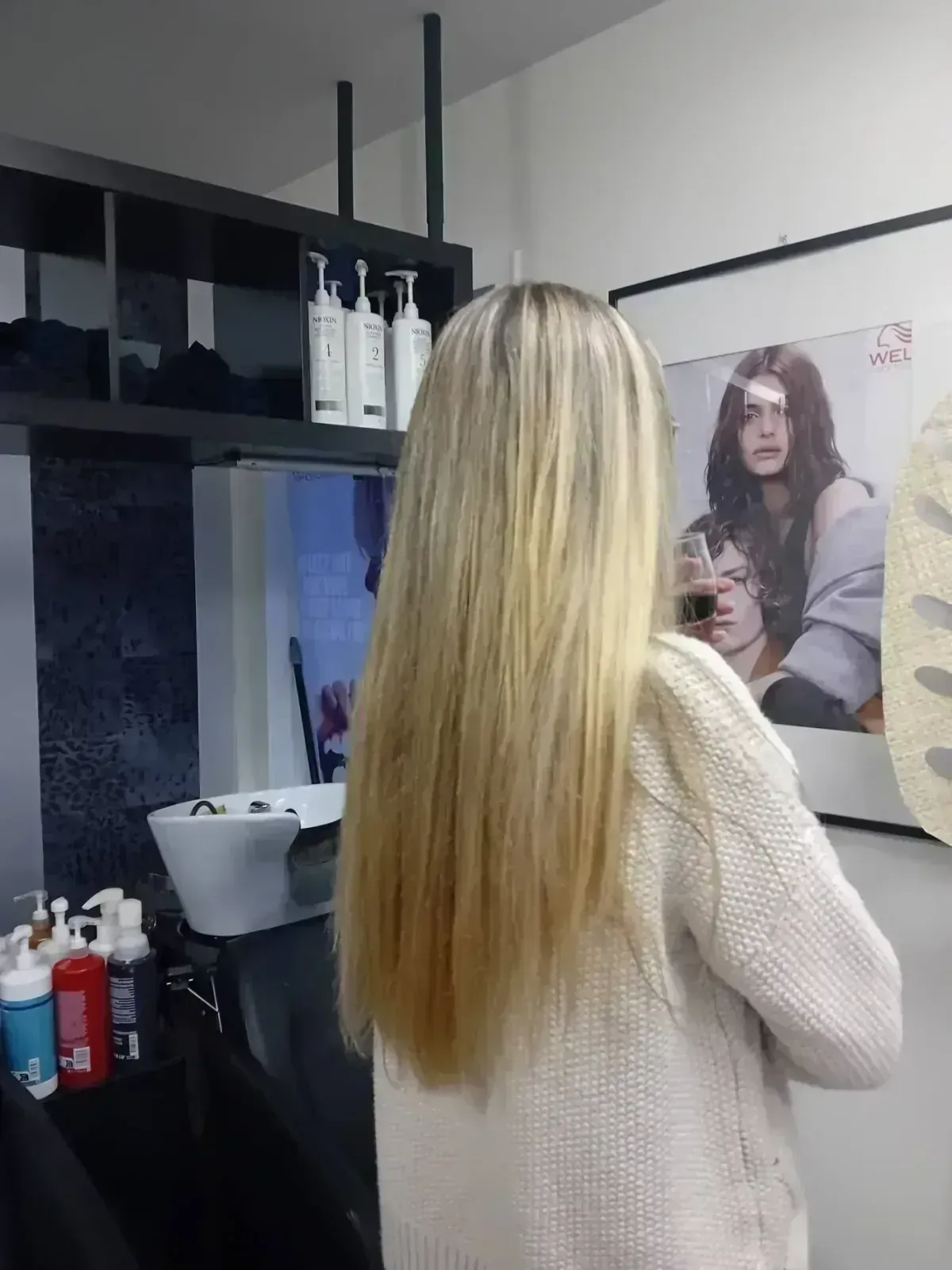 Chevelure soyeuse, fortifiée et nourrie grâce au soin réparateur Supernatural Color Wella