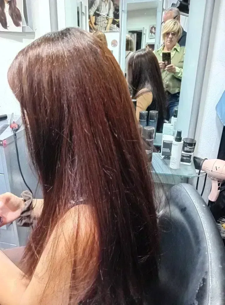 Brillance miroir et matière capillaire restructurée au salon Il ou Elle Coiffure à Blaringhem