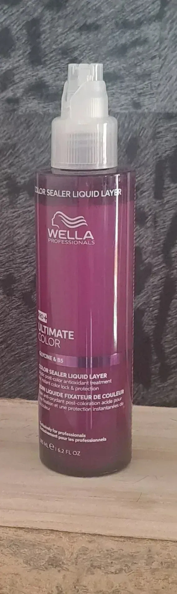 Soin protecteur d'éclat Wella Ultimate Color pour préserver la couleur au bac